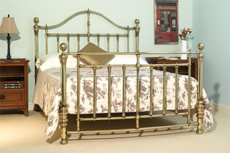 Brass Bed Curvy